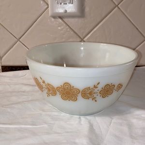 Pyrex Butterfly Gold Butterfly #402 1.5 Quarts Mixing Bowl